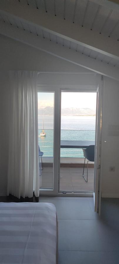 By The Sea - Holiday home *